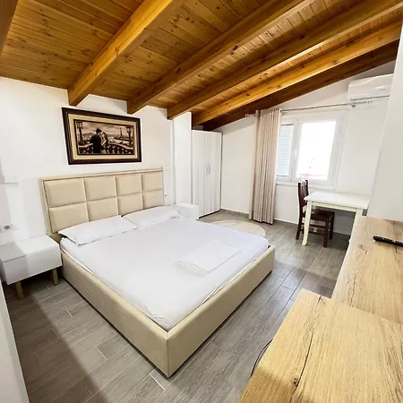 Oazi House